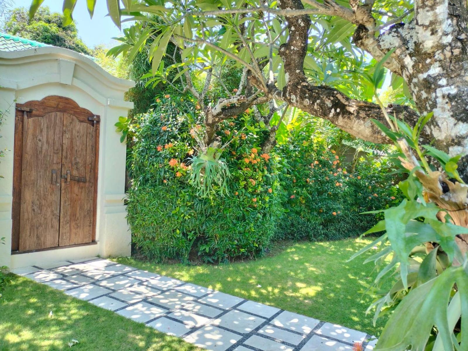 Villa Frangipani ซานูร์ ภายนอก รูปภาพ
